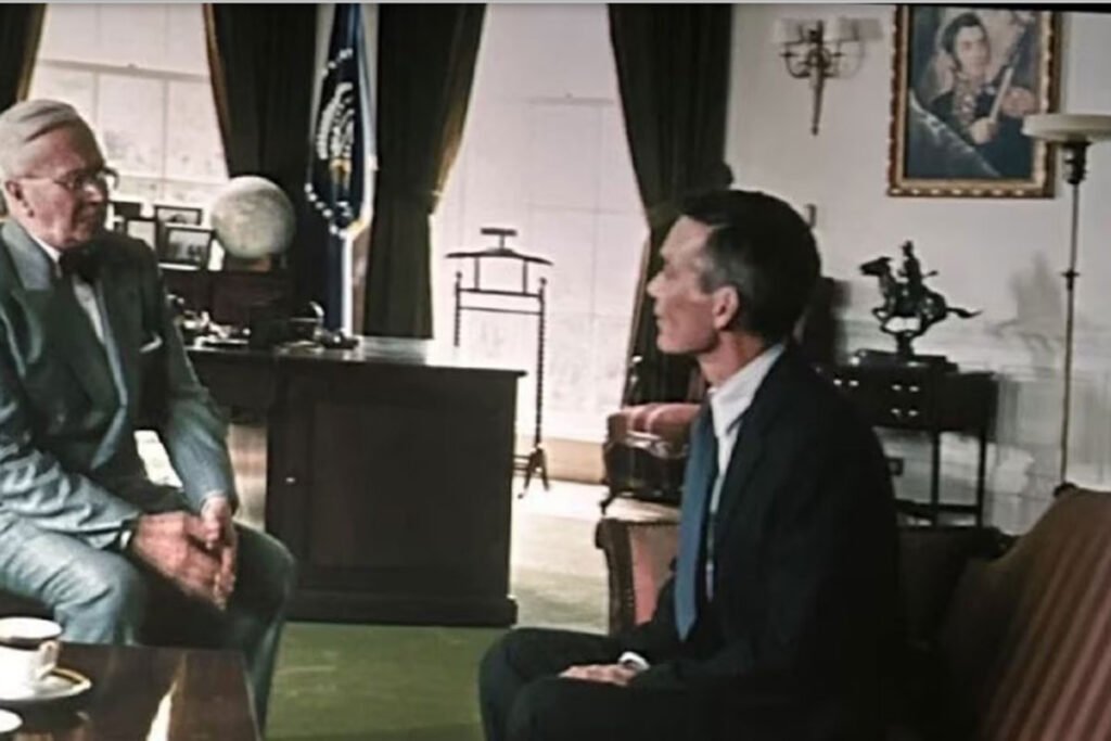 Un retrato del Libertador adornó las paredes del salón oval durante la administración Truman; mientras que una réplica de la estatua ecueste que se encuentra en la plaza San Martín de Retiro, se encuentra en el Central Park de Nueva York. Pistas en las películas “Mi pobre angelito 2” y “Oppenheimer”. Hoy indiscutido, fue cuestionado por sus contemporáneos en Buenos Aires.